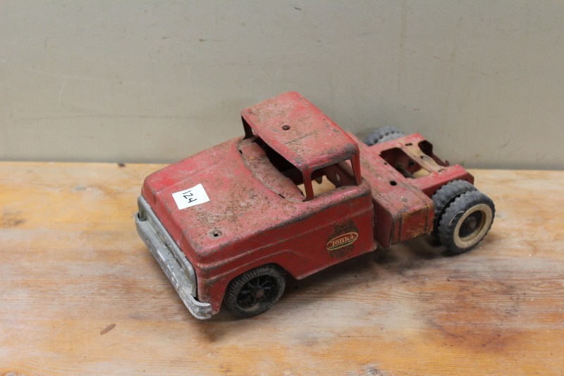 lot 124 image: Tonka, Mound, Minn Semi Tractor