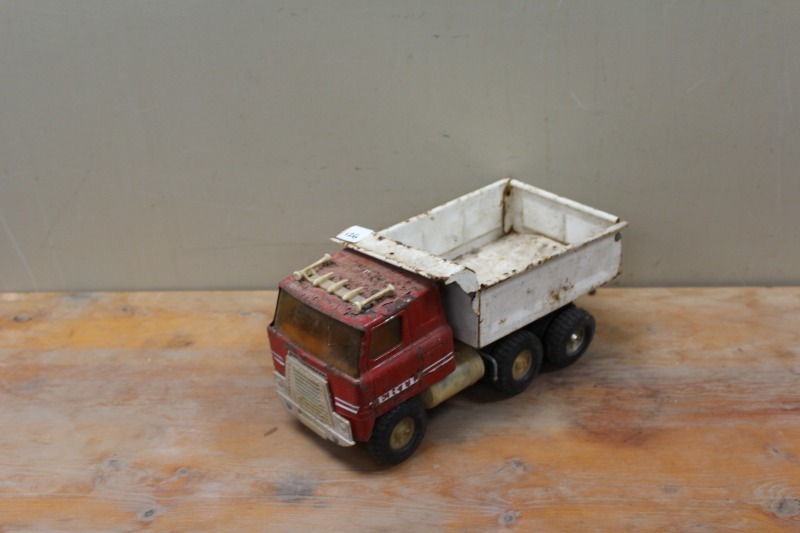 lot 125 image: ERTL Little Red Dump Truck