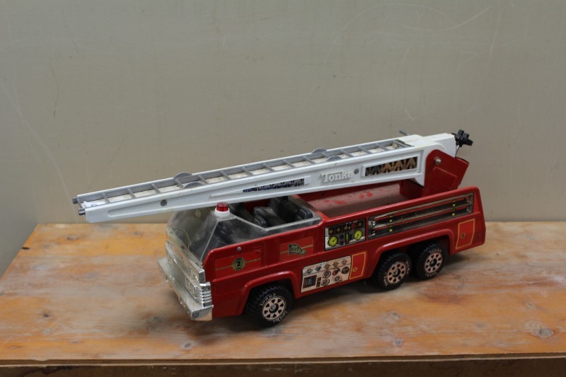 lot 126 image: Tonka Fire Truck