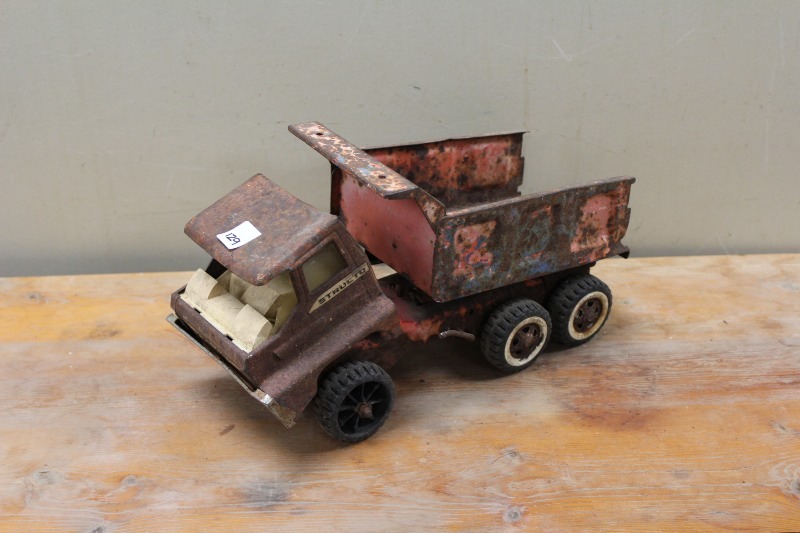 lot 129 image: Vintage Structo Truck
