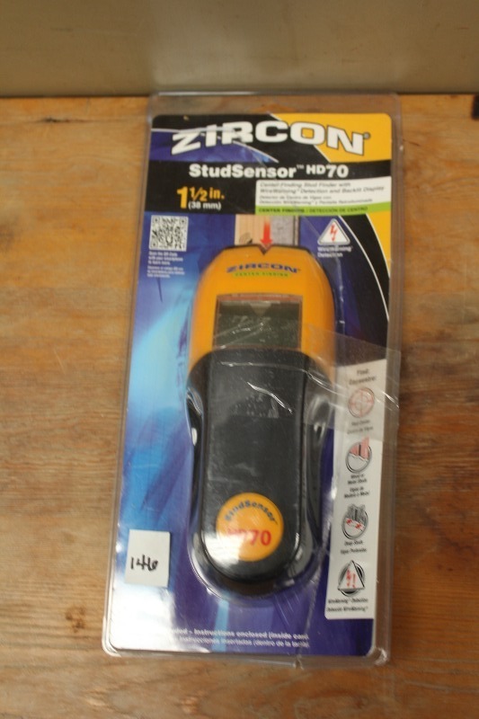 lot 146 image: Zircon Stud Sensor