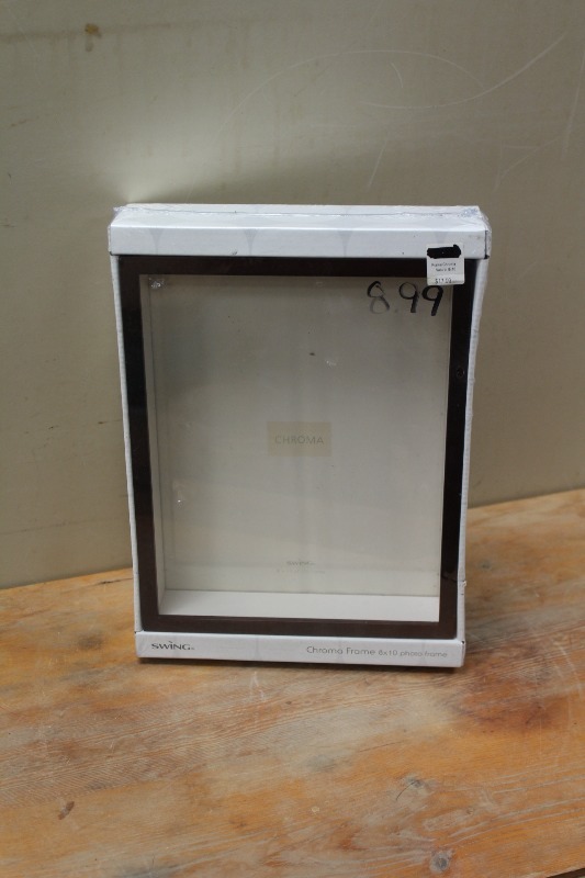lot 147 image: Photo Frame Box