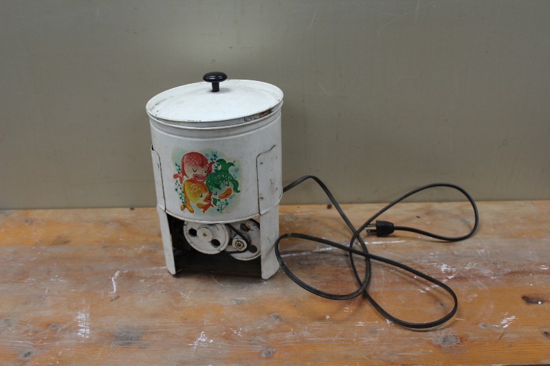 lot 181 image: Salesman Sample  Toy Electric Washing Machine
