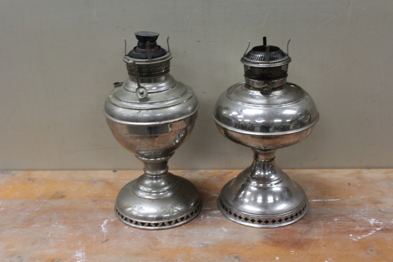 lot 183 image: Pair of Vintage Alladin Lamps