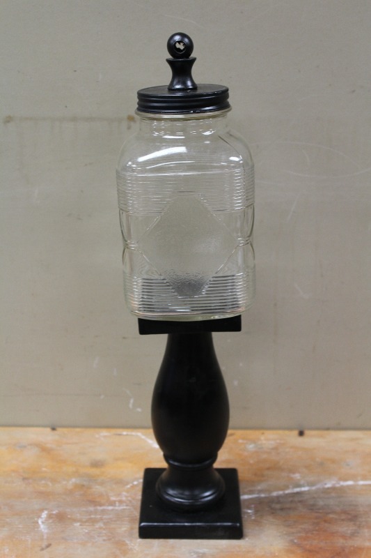 lot 184 image: Candy jar  Display