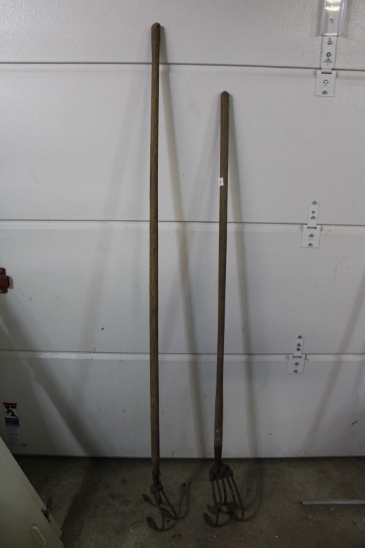 lot 214 image: Garden Tools