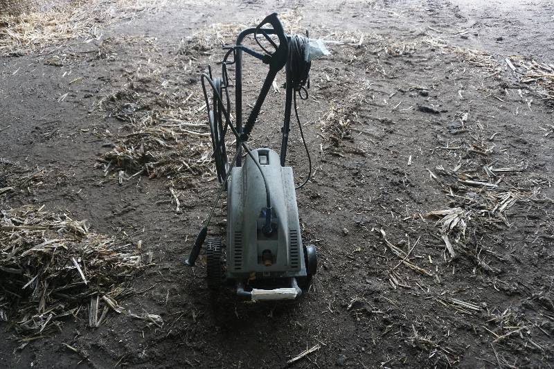 lot 13 image: Delta Model DT1600E Pressure Washer