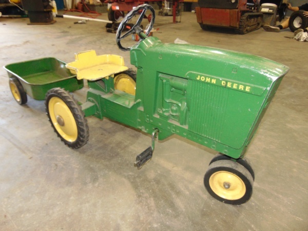 John Deere Pedal Tractor with John Deere Wagon