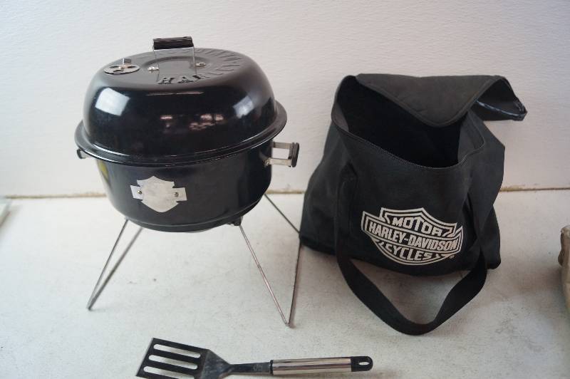 lot 13 image: Harley Davidson grill