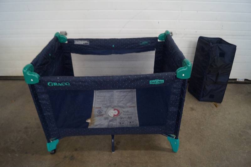 lot 15 image: Folding PLaypen