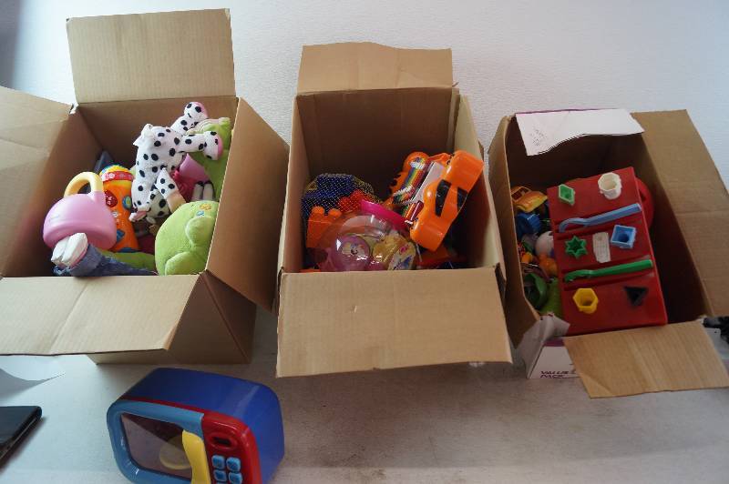 lot 23 image: Childrens Toys