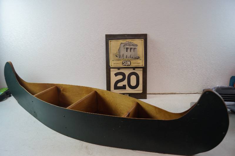 lot 31 image: Decor