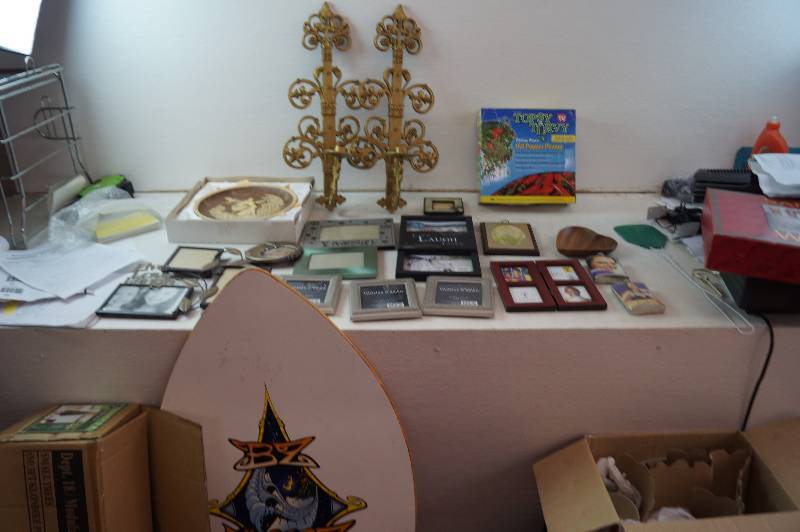 lot 35 image: Decor