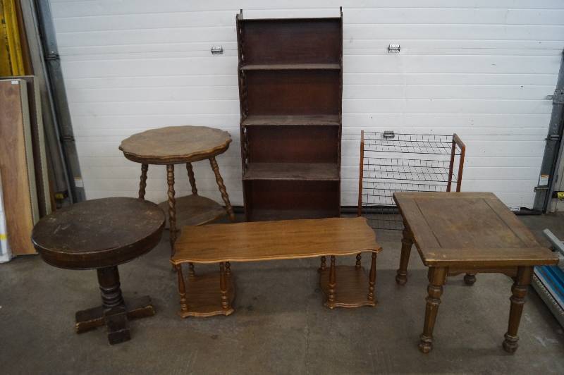 lot 38 image: Furniture