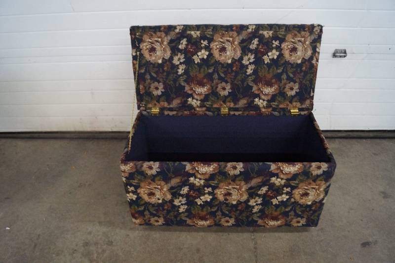 lot 40 image: Cedar Chest