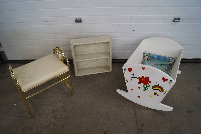 lot 42 image: Furniture