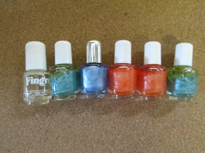lot of 6 fingr  nail polishes cle...