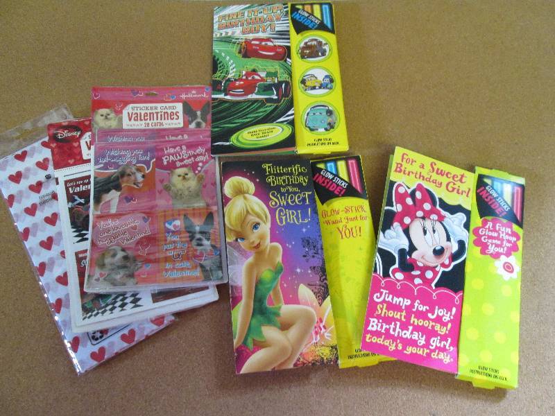 mixed lot of kids cards with glow s...