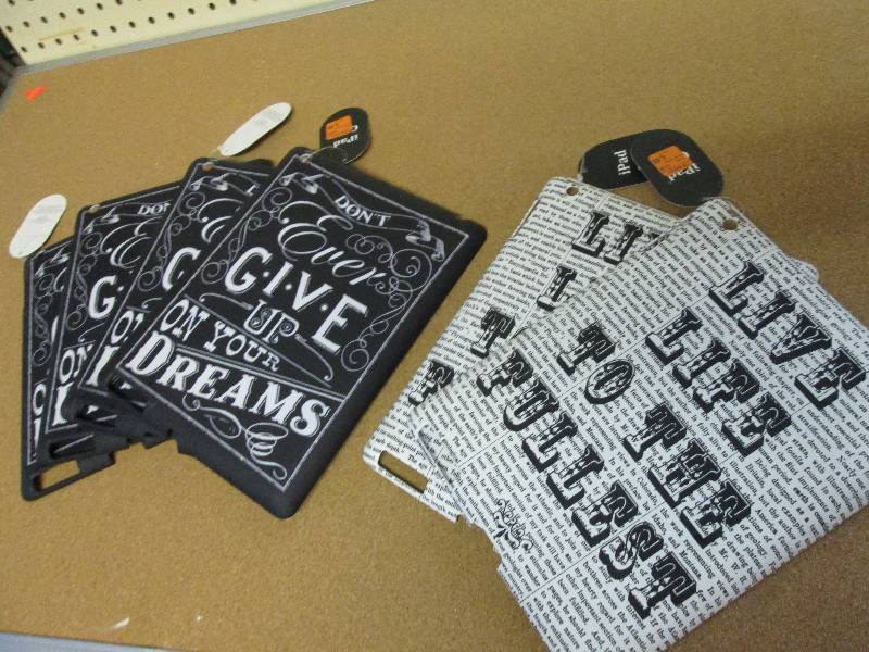 lot of 6 quoted iPad cases ...