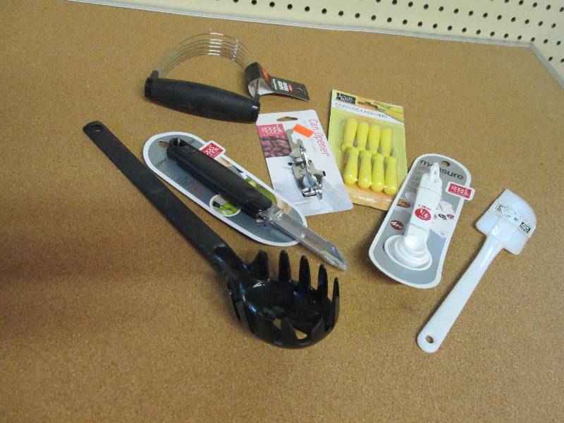 mixed lot of kitchen supplies ...