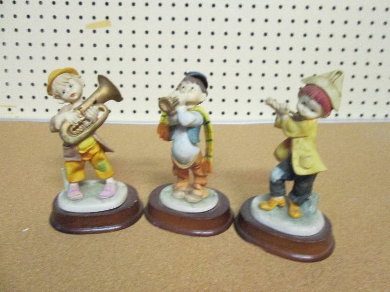 lot of instrument playing boy figur...