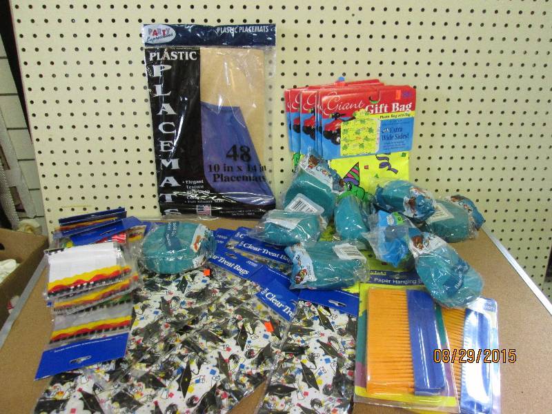 mixed lot of party streamers, place...