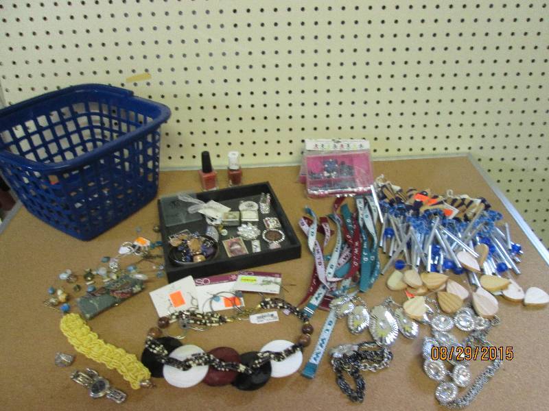 mixed lot of jewlery, charms, mini ...