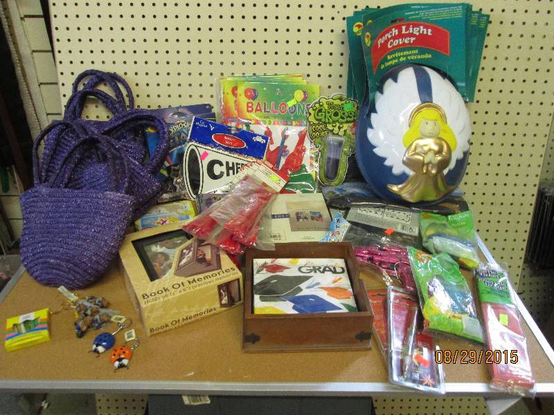 mixed lot of party supplies...