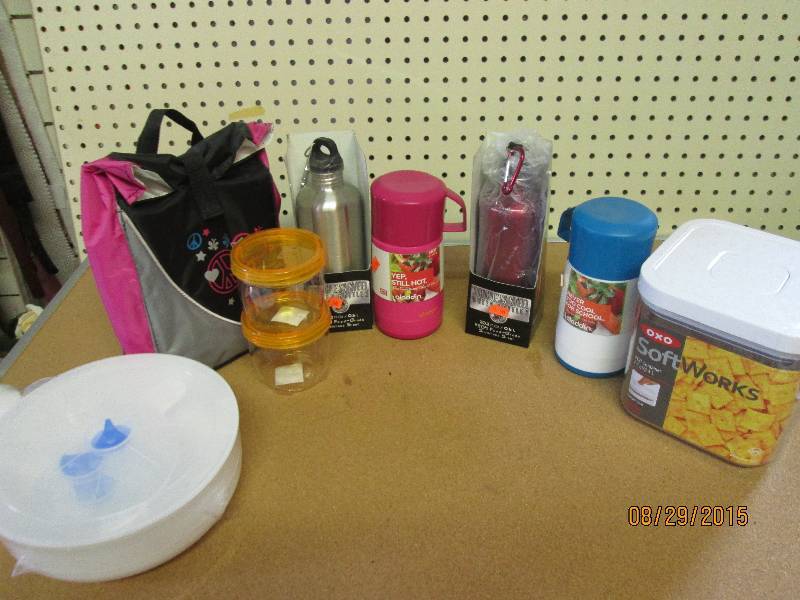 lot of lunch boxes, tuppawear set, ...