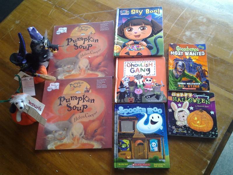 Halloween Story Books & 3-Plush Figures