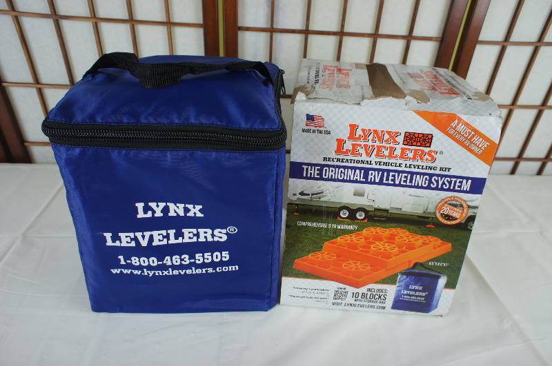 lot 32 image: Lynxlevelers RV Leveling Kit