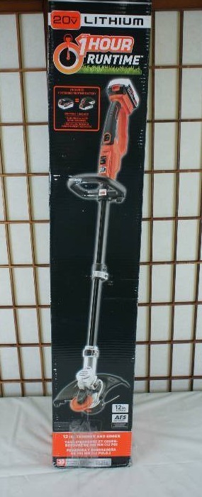 lot 95 image: Black and Decker 20V String Trimmer