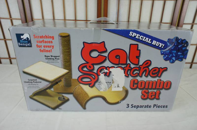 lot 97 image: Blue Bengal Cat Scratcher Combo Set