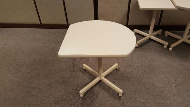 Tear Drop Table on Wheels 32 X 29