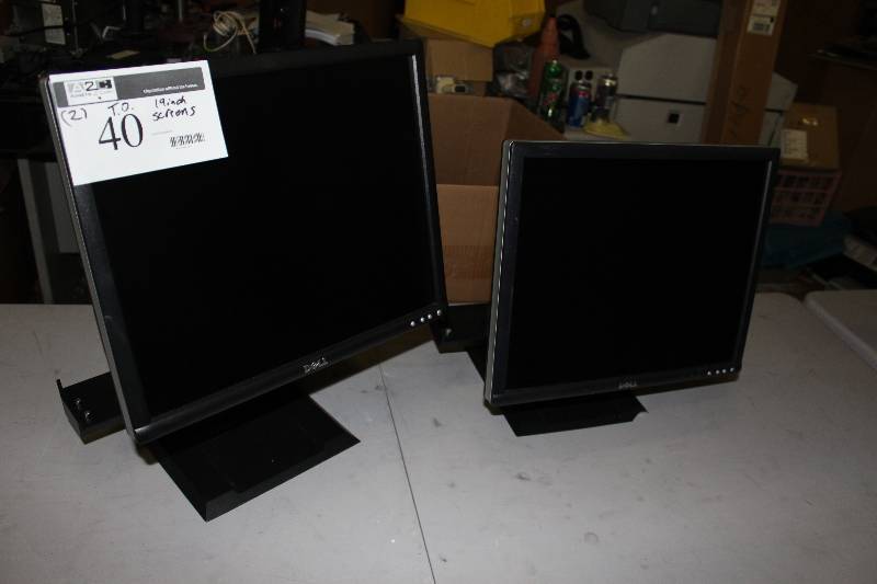 lot 40 image: Lot of (2) Dell 19 Monitors REV A00 Tested & Operational.