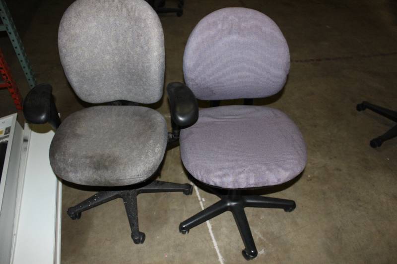lot 98 image: Lot of (2) Office Swivel Chairs wUpholstered Seats.