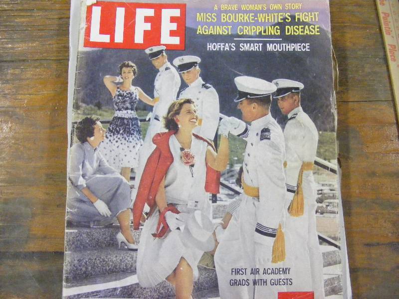 9 Vintage Magazines Depicting Historical Events