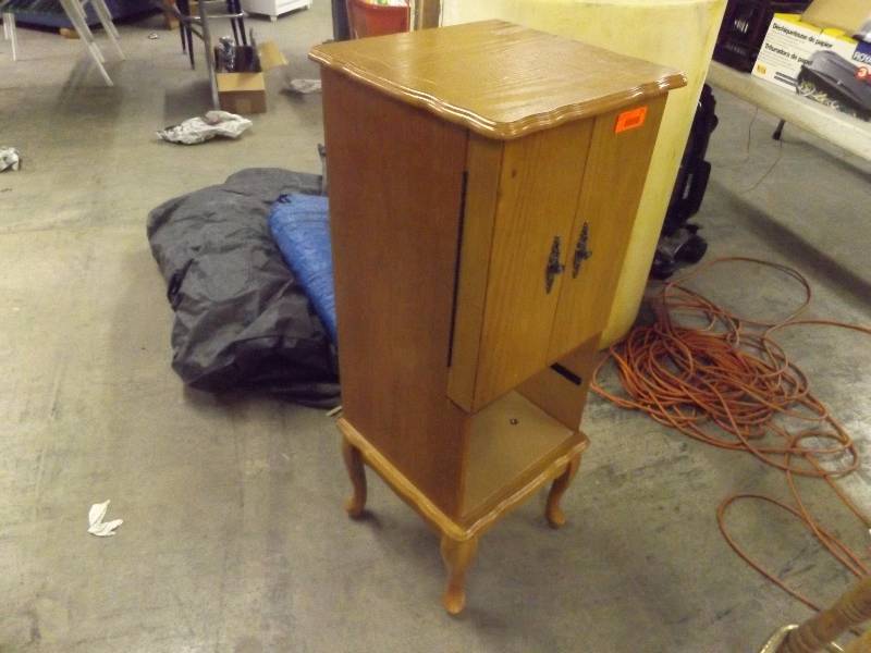 lot 172 image: Standing Jewelry Box and Costume Jewelry