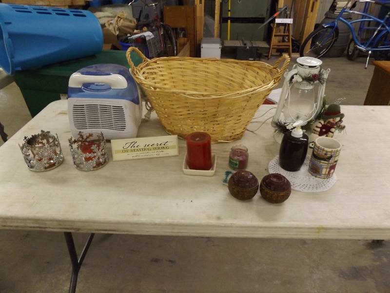 lot 205 image: Basket of Goodies