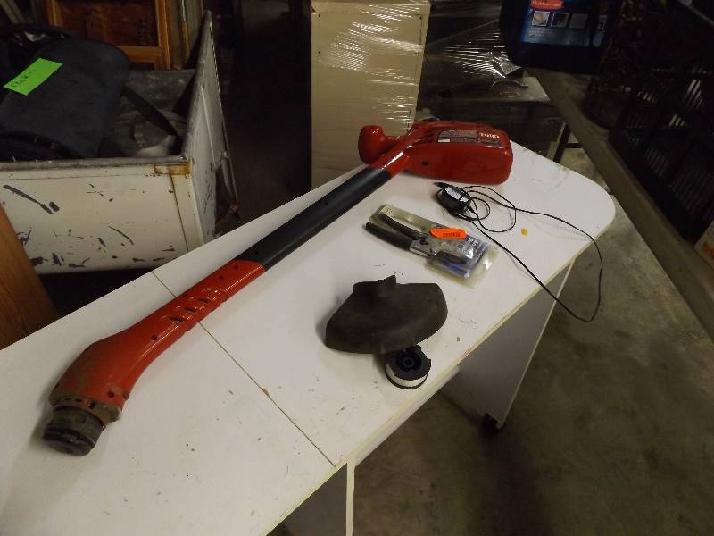 lot 261 image: Toro 8 Cordless Trimer and Pruners