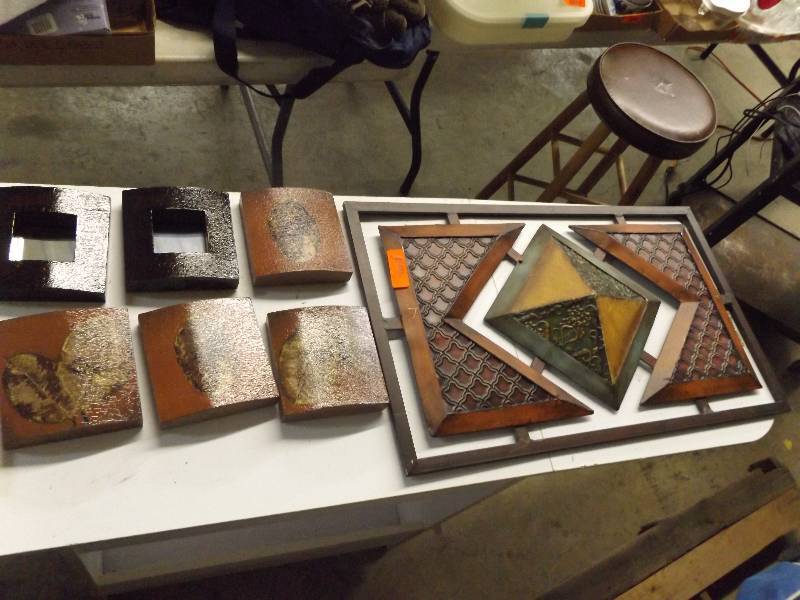 lot 269 image: Metal Wall Hanging and other Pictures and Frames