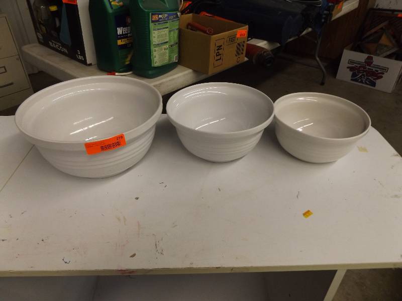 lot 279 image: Set of 3 Mixing Bowls