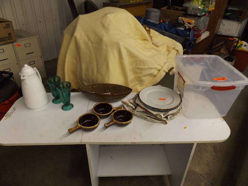 lot 93 image: Tote of dishes