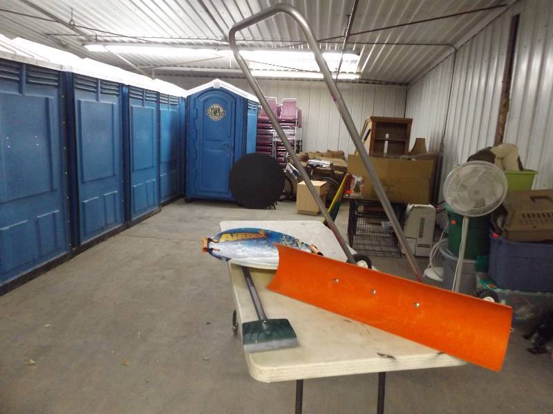 lot 214 image: Ice Shovel, Ice Scraper, Round Airdisc Sled