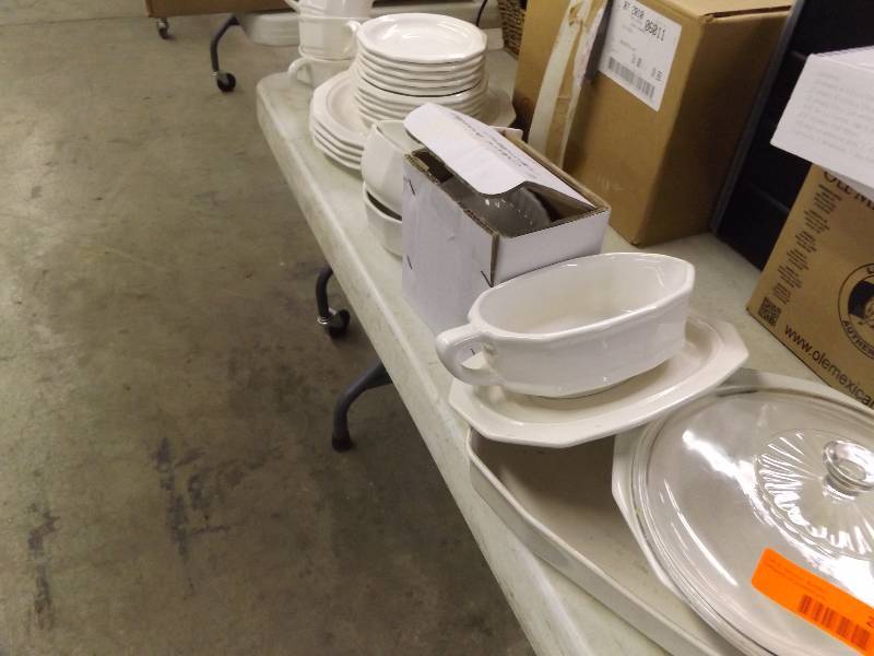 lot 219 image: White Dishes Set