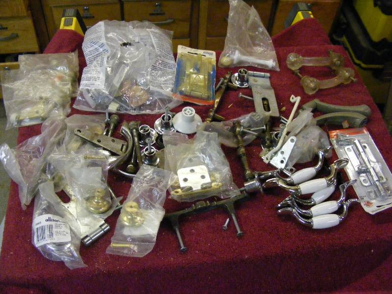 lot 29 image: Knobs and Hinges