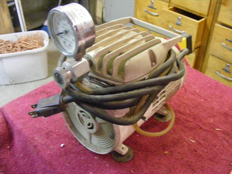 lot 30 image: Airco Airbrush Compressor