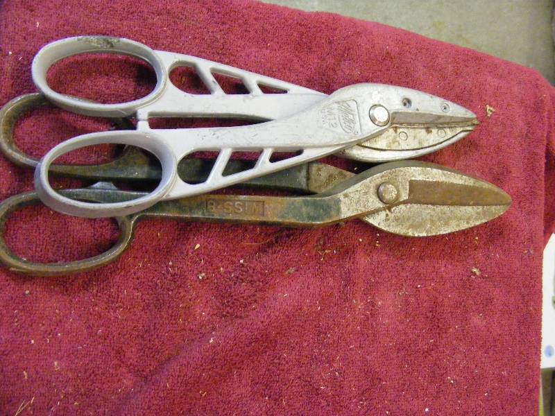 lot 32 image: 2 Snips