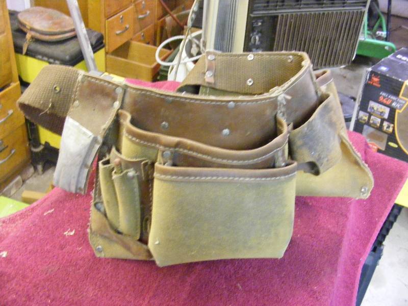 lot 4 image: Tool Belt