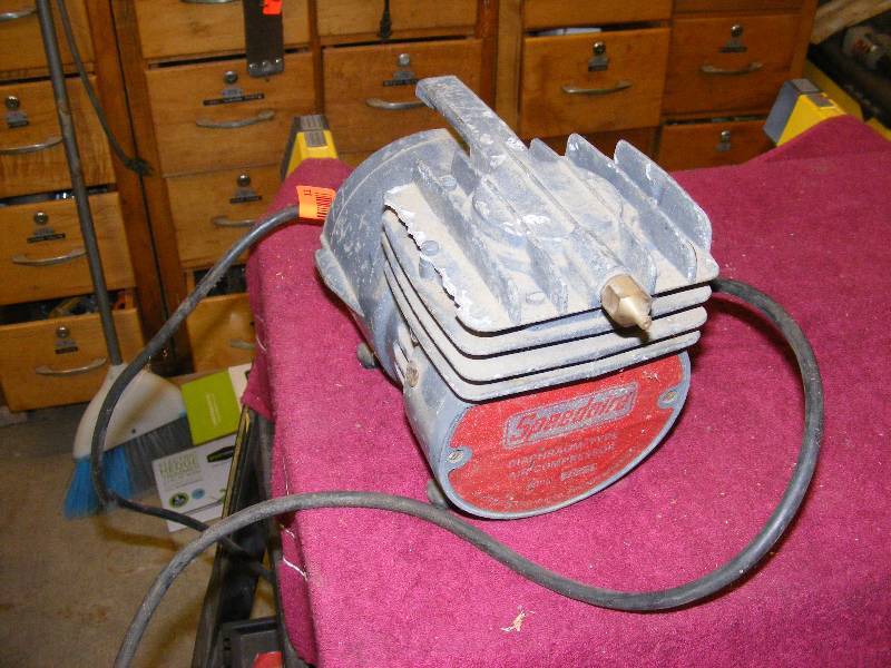 lot 11 image: Air Compressor